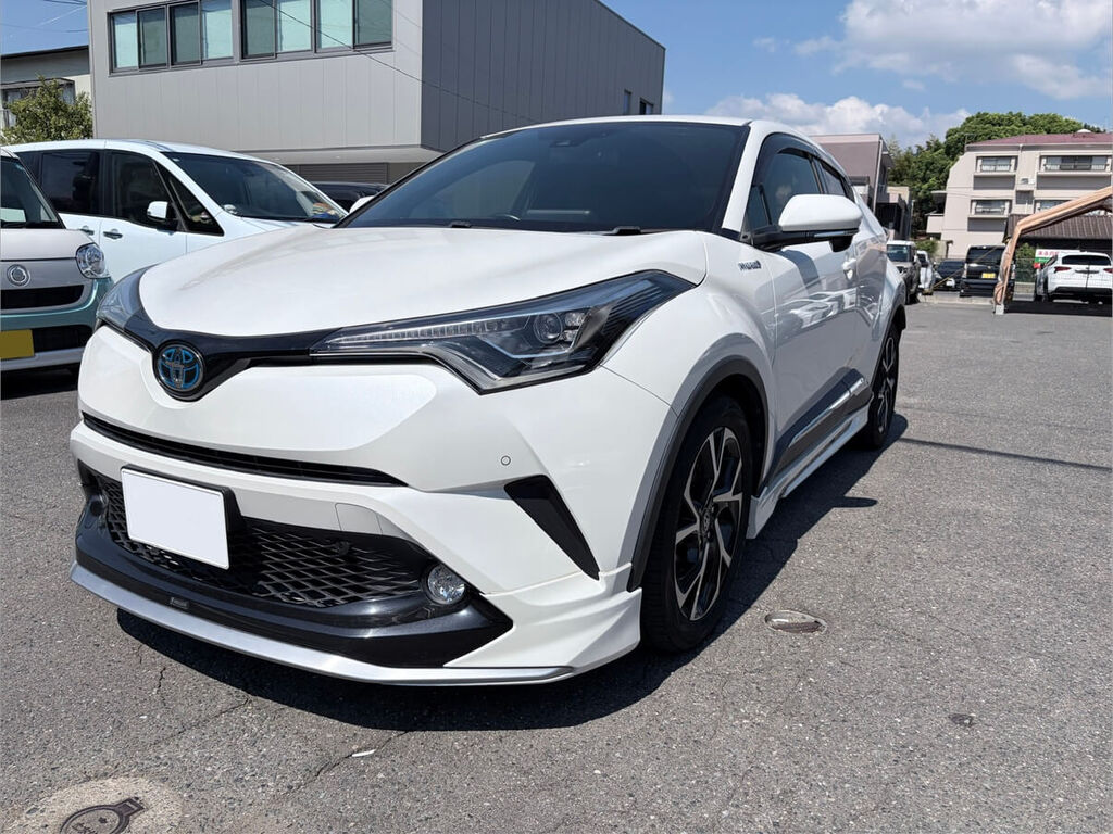 トヨタ C-HR ハイブリッド ホワイトパール 斜め前方