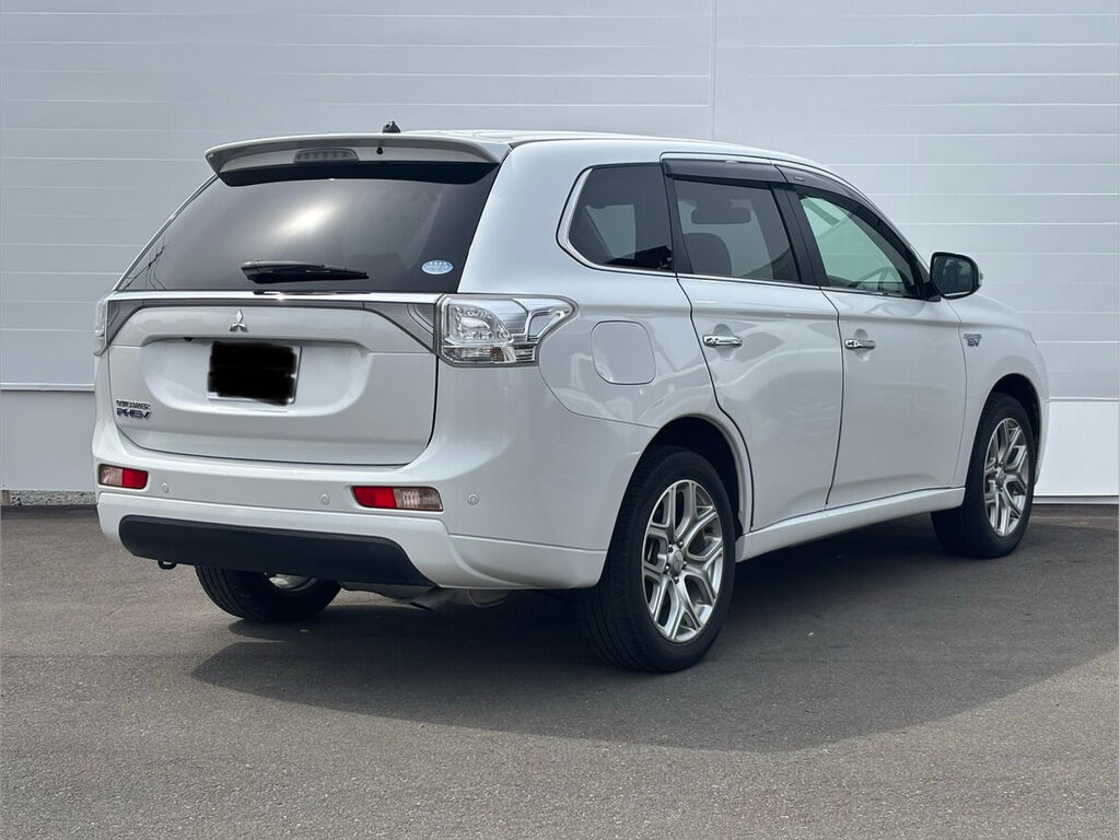 三菱 アウトランダーPHEV 納車写真 リア