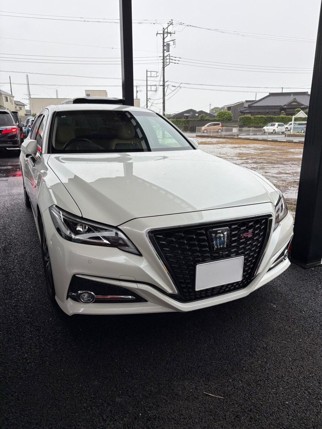 トヨタ クラウン RS（ホワイトパール）正面 — クルマテラスにて納車