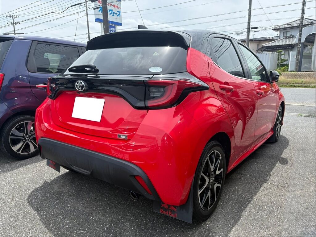 トヨタ ヤリス（レッド）サイドビュー — クルマテラスにて納車