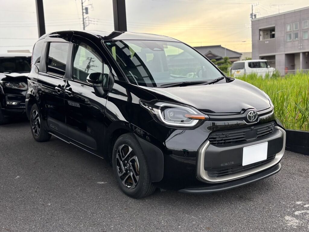 トヨタ シエンタ（ブラック）フロントビュー — クルマテラスにて納車