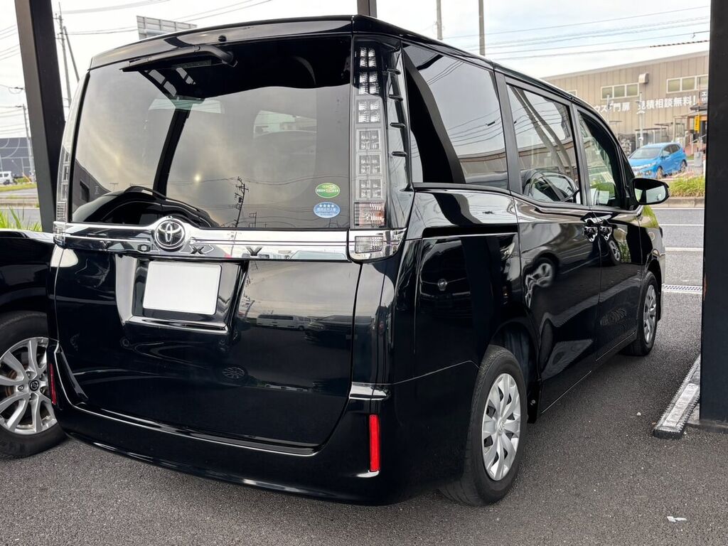 トヨタ ヴォクシー リアビュー