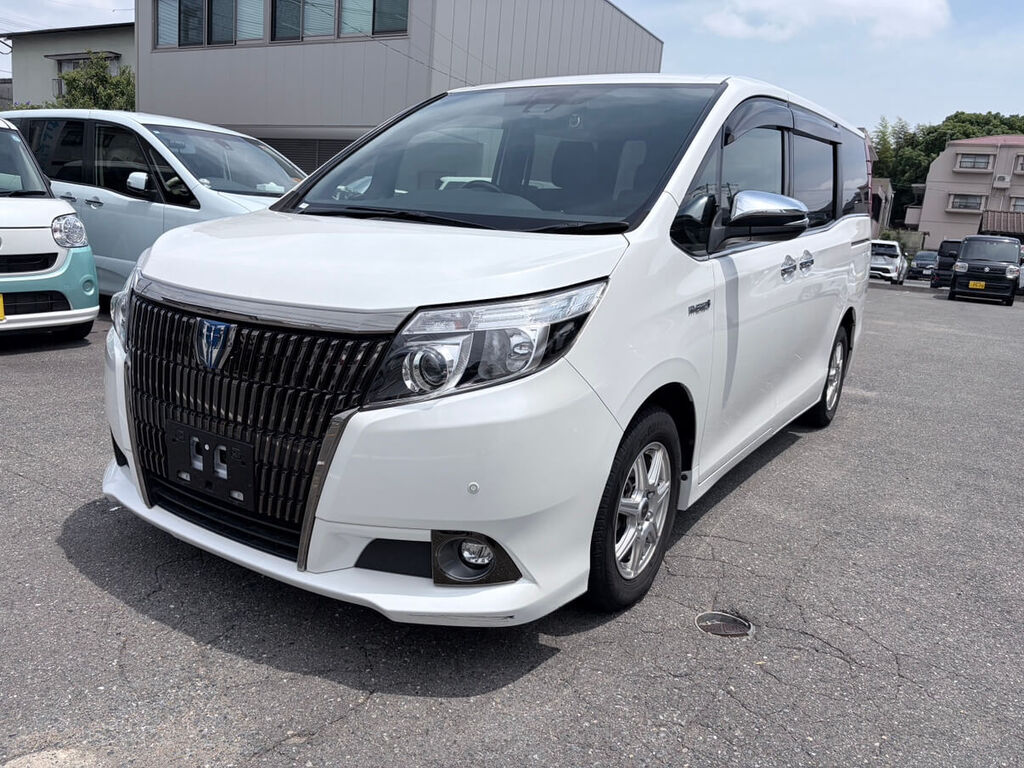 トヨタ エスクァイア（ホワイトパール）フロントビュー — クルマテラスにて納車