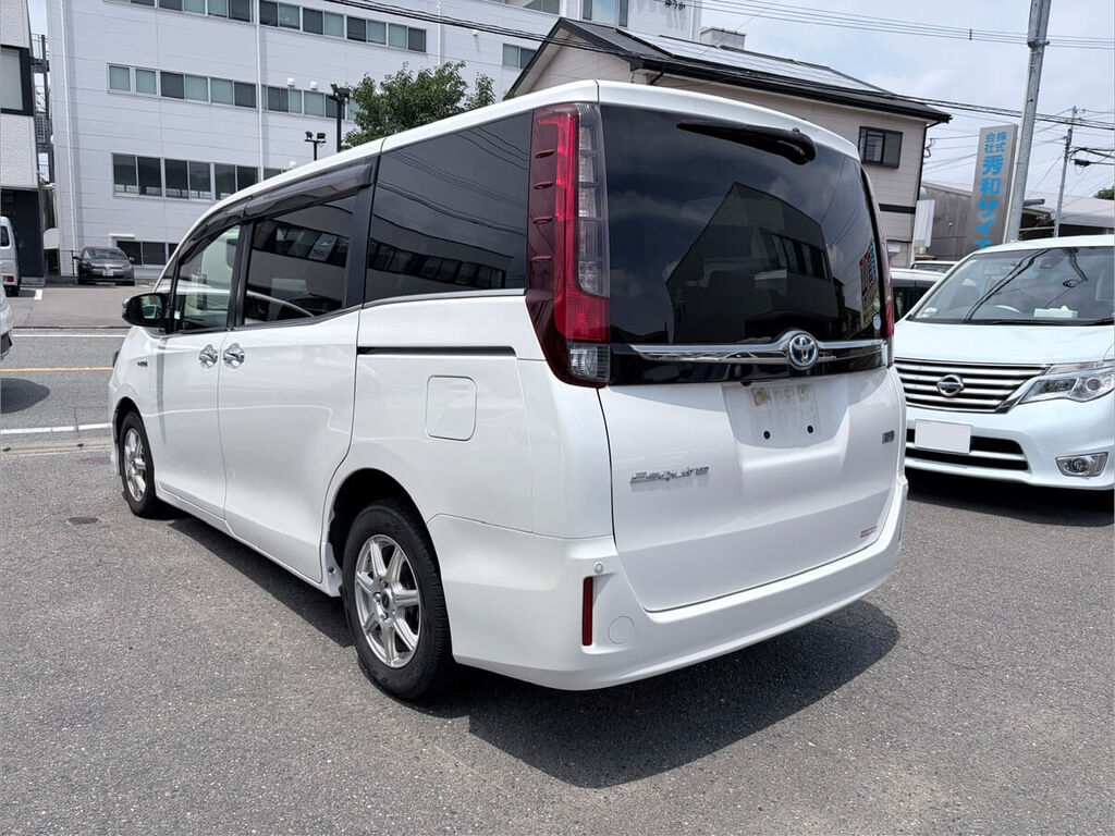 トヨタ エスクァイア リアビュー