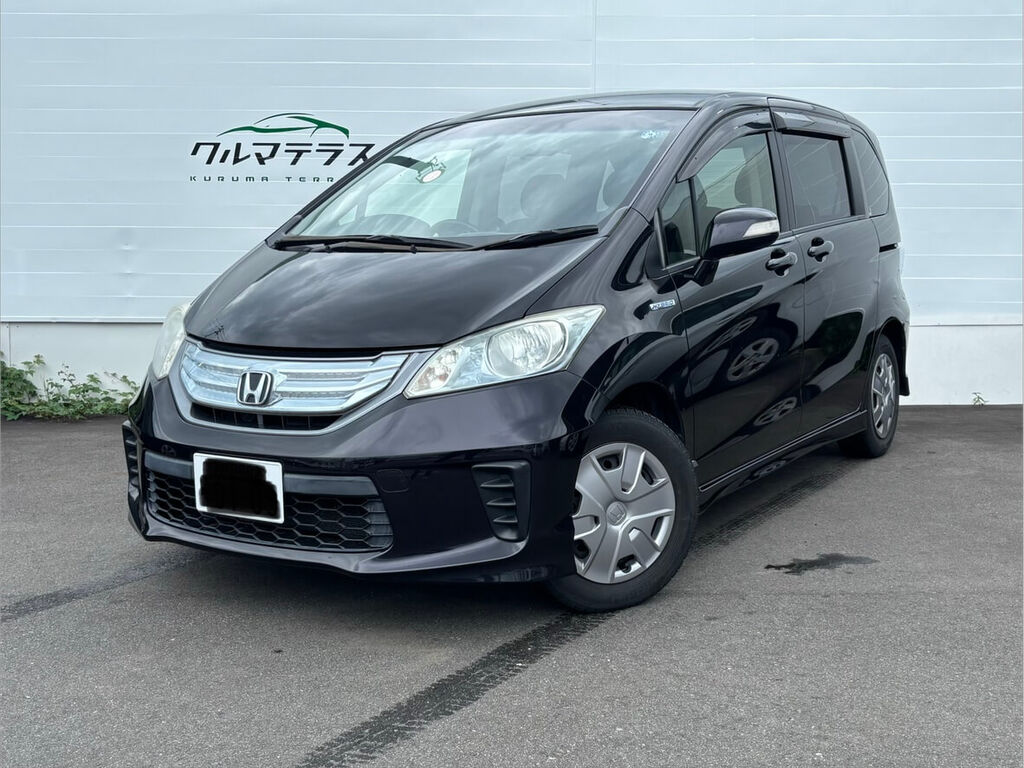 ホンダ フリード ハイブリッド（ブラック）フロントビュー — クルマテラスにて納車