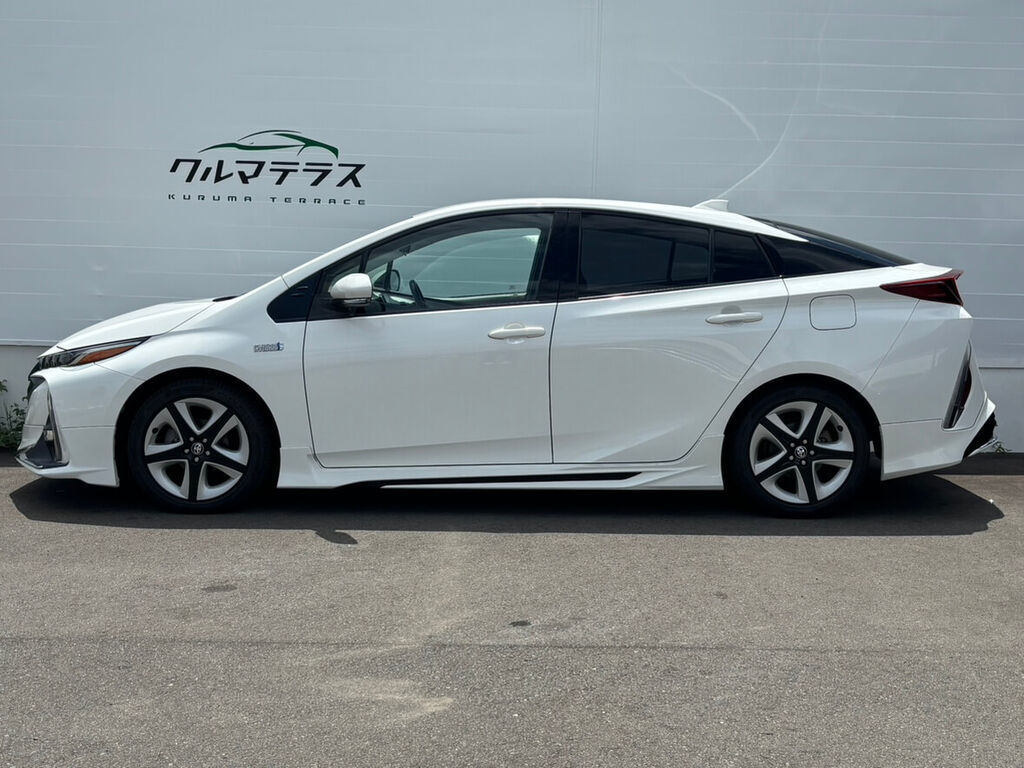 トヨタ プリウスPHV サイドビュー