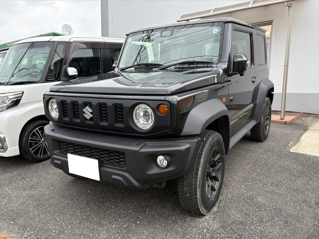 スズキ ジムニーシエラ（ブラック）フロントビュー — クルマテラスにて納車