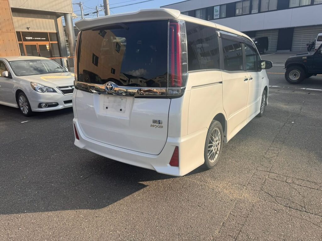 トヨタ ノア Si W×B リアビュー