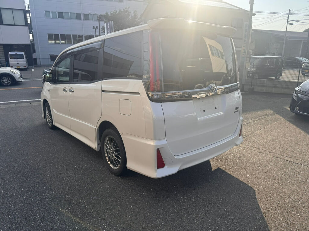 トヨタ ノア Si W×B リアサイドビュー
