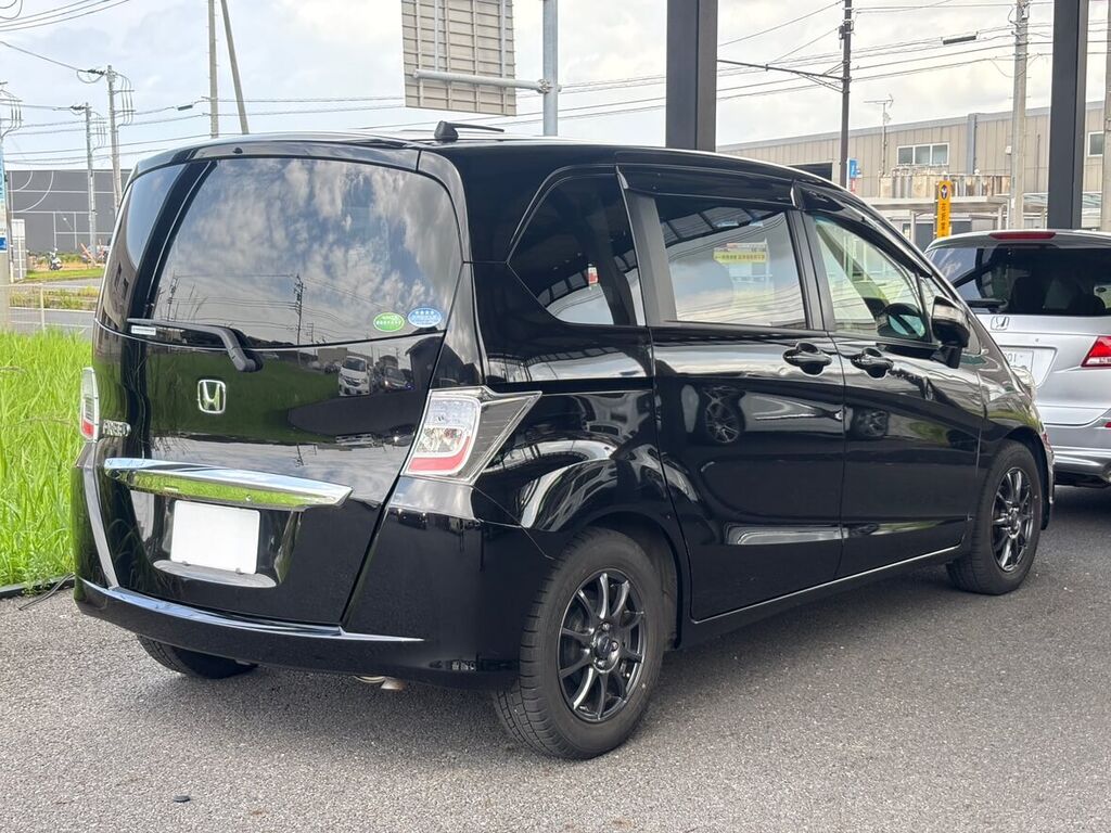 ホンダ フリード ブラック リアビュー