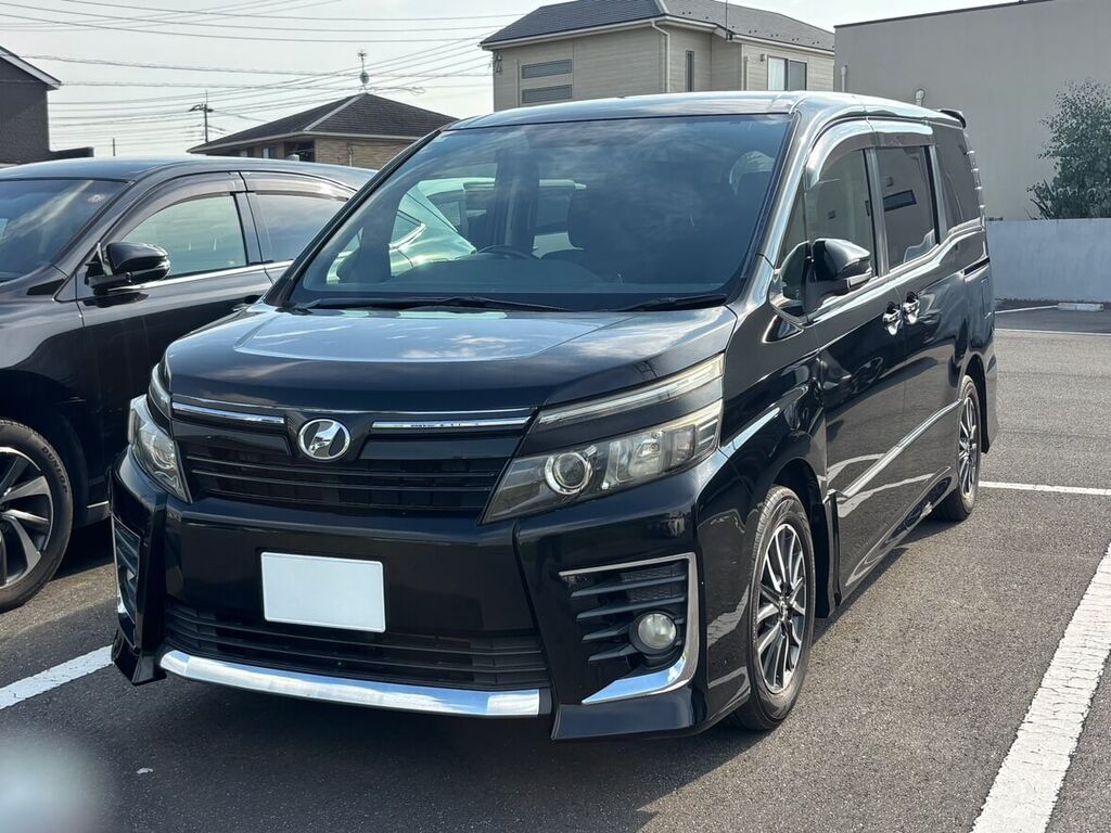 トヨタ ヴォクシー ブラック フロント