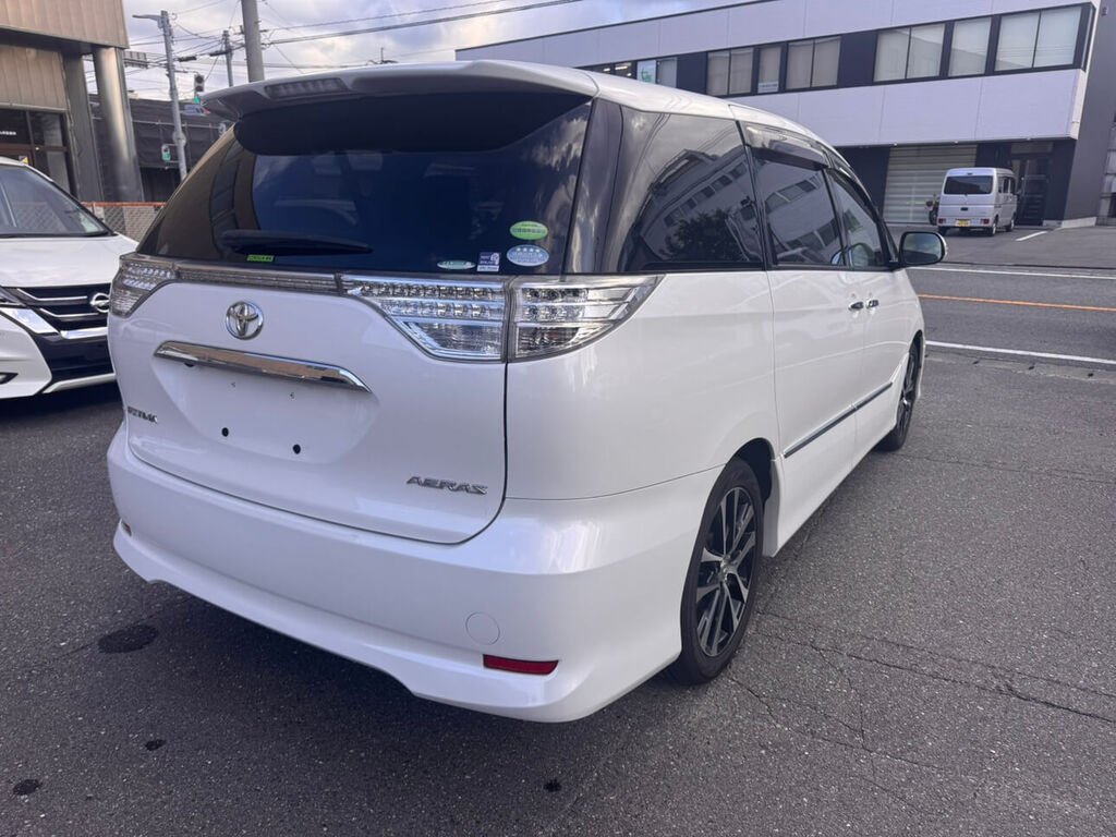 トヨタ エスティマ アエラス ホワイトパール リア AERASバッジ