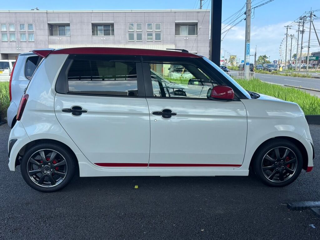ホンダ N-ONE Modulo X サイドビュー 赤サイドライン
